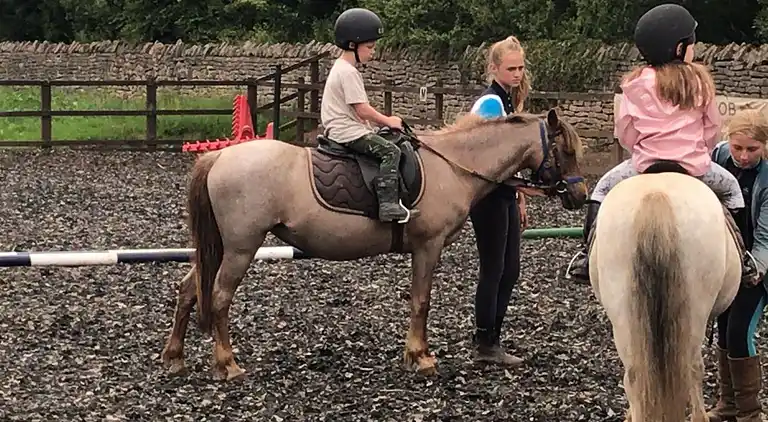 Cosy cottage sleeps 6 suit families, contractors, couples