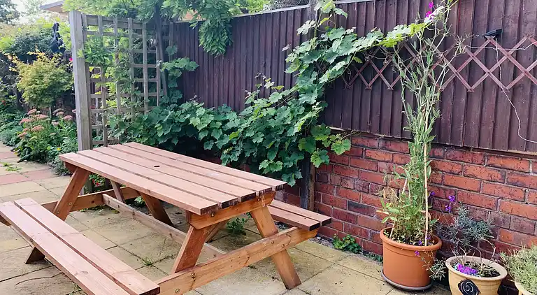 Cosy cottage sleeps 6 suit families, contractors, couples