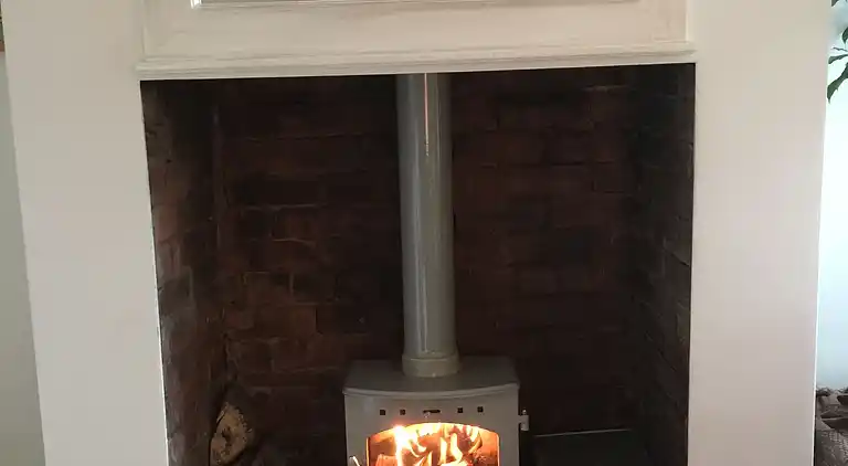 Cosy cottage sleeps 6 suit families, contractors, couples