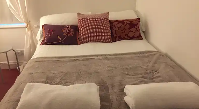 Cosy cottage sleeps 6 suit families, contractors, couples