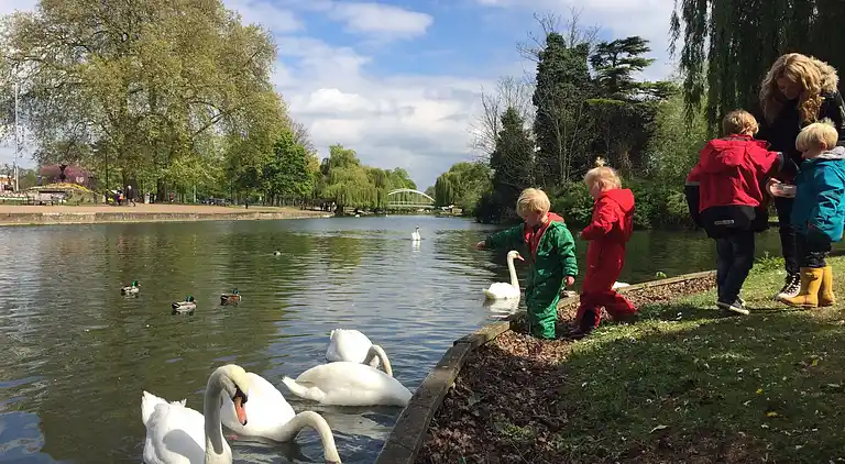 Cosy cottage sleeps 6 suit families, contractors, couples