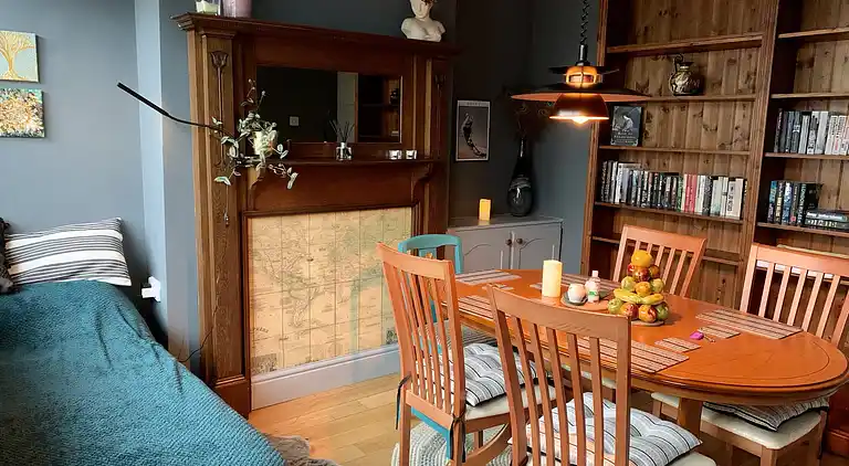 Cosy cottage sleeps 6 suit families, contractors, couples