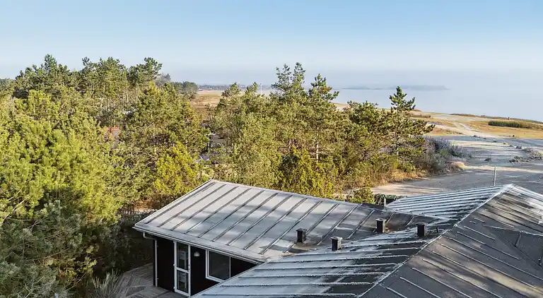 Dejligt sommerhus med havudsigt og pool