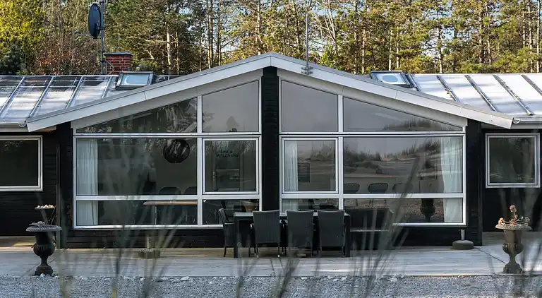 Dejligt sommerhus med havudsigt og pool