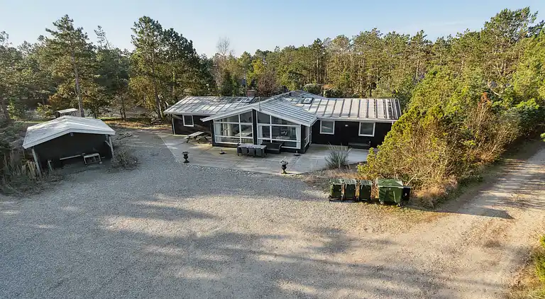 Dejligt sommerhus med havudsigt og pool