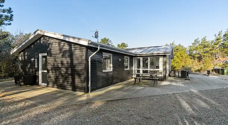 Dejligt sommerhus med havudsigt og pool