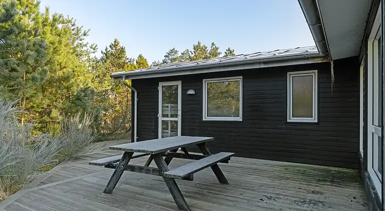 Dejligt sommerhus med havudsigt og pool