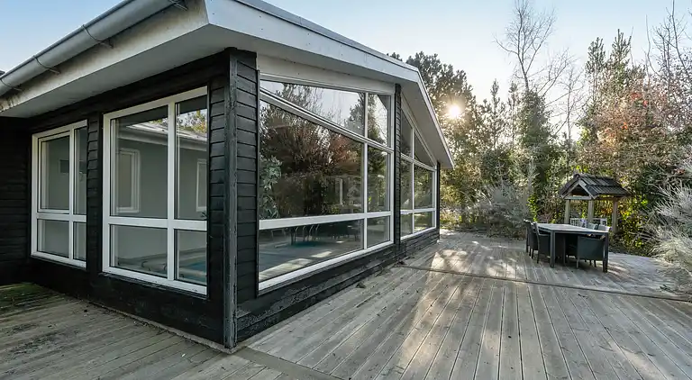 Dejligt sommerhus med havudsigt og pool