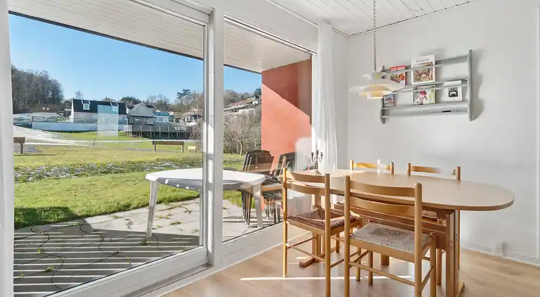 Nyrenoveret ferieperle tæt på strand og natur