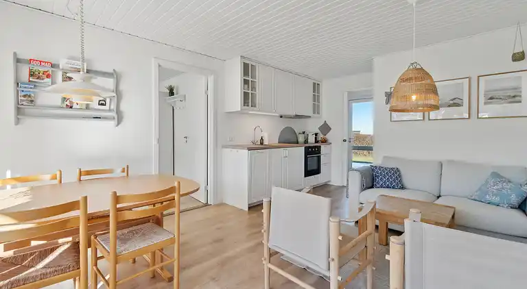 Nyrenoveret ferieperle tæt på strand og natur