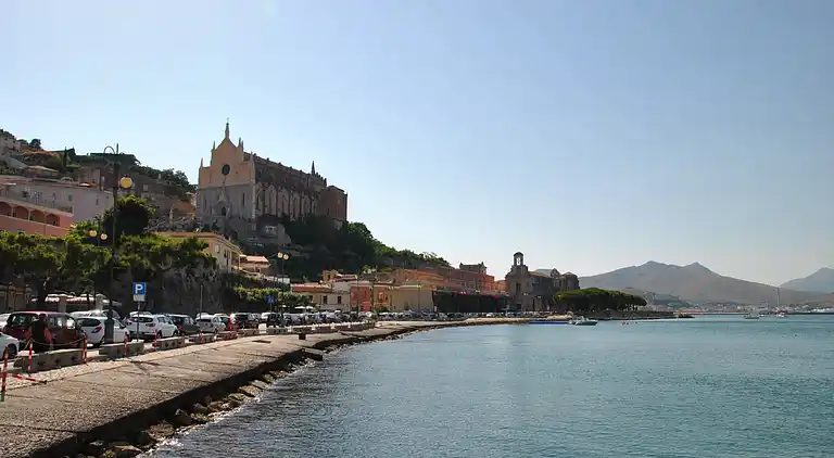 Belvedere-Haus mit Panoramaterrasse am Golf von Gaeta