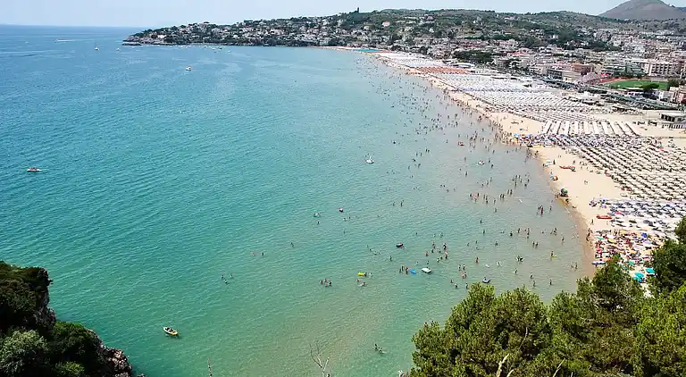 Belvedere-Haus mit Panoramaterrasse am Golf von Gaeta