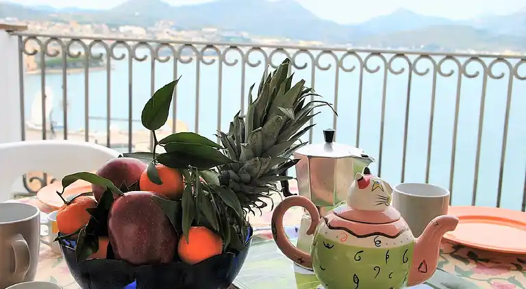 Belvedere-Haus mit Panoramaterrasse am Golf von Gaeta