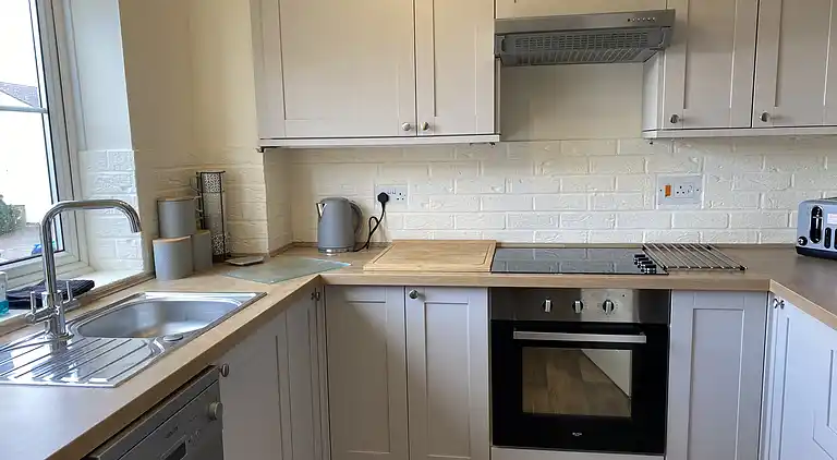 Haus am Wasser, 3 Schlafzimmer, Parkplatz, Stadtzentrum von