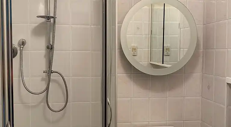 Haus am Wasser, 3 Schlafzimmer, Parkplatz, Stadtzentrum von