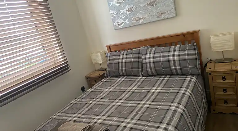 Haus am Wasser, 3 Schlafzimmer, Parkplatz, Stadtzentrum von