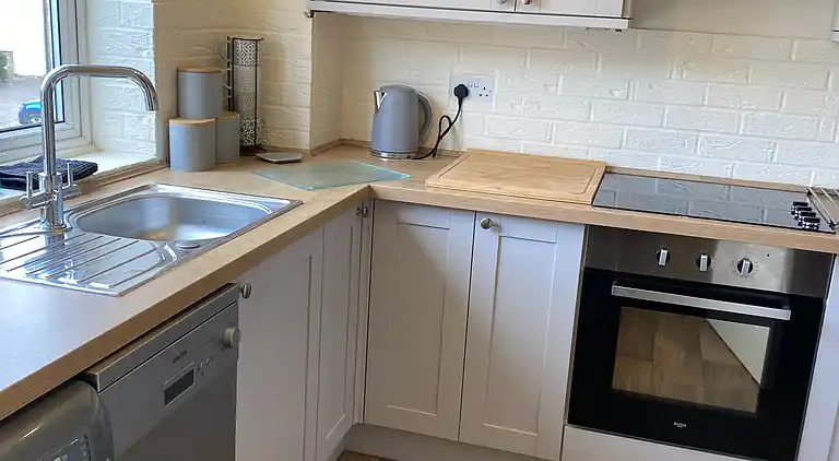 Haus am Wasser, 3 Schlafzimmer, Parkplatz, Stadtzentrum von