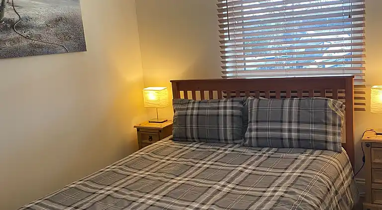 Haus am Wasser, 3 Schlafzimmer, Parkplatz, Stadtzentrum von