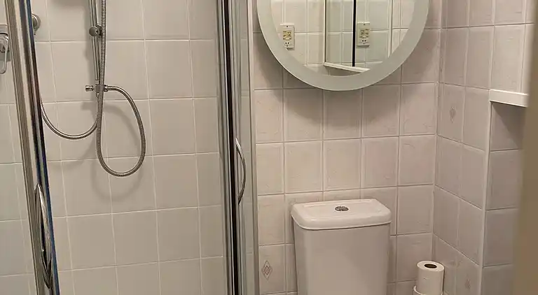 Haus am Wasser, 3 Schlafzimmer, Parkplatz, Stadtzentrum von