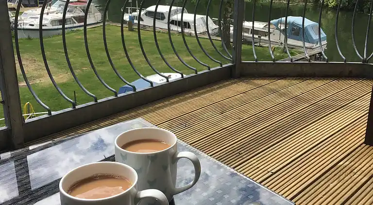 Haus am Wasser, 3 Schlafzimmer, Parkplatz, Stadtzentrum von