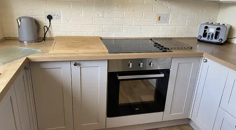 Haus am Wasser, 3 Schlafzimmer, Parkplatz, Stadtzentrum von