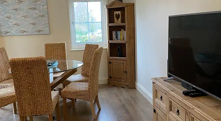 Haus am Wasser, 3 Schlafzimmer, Parkplatz, Stadtzentrum von