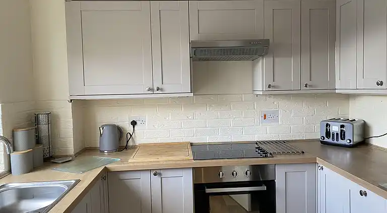 Haus am Wasser, 3 Schlafzimmer, Parkplatz, Stadtzentrum von