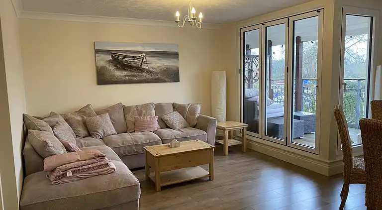 Haus am Wasser, 3 Schlafzimmer, Parkplatz, Stadtzentrum von