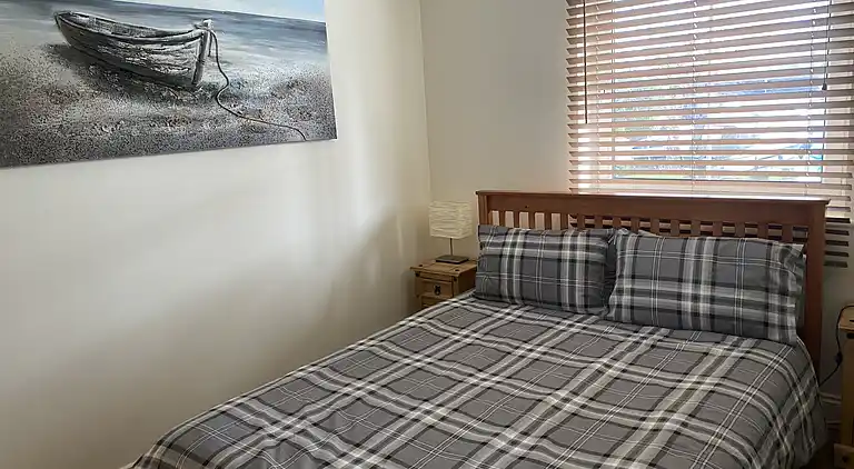 Haus am Wasser, 3 Schlafzimmer, Parkplatz, Stadtzentrum von