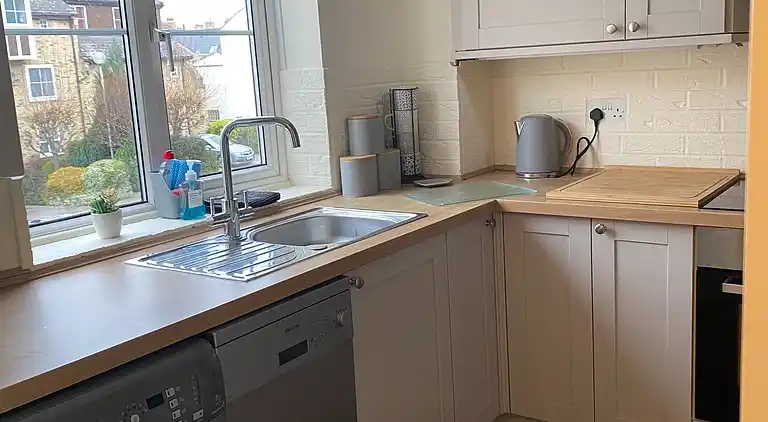 Haus am Wasser, 3 Schlafzimmer, Parkplatz, Stadtzentrum von