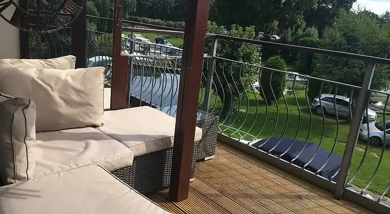 Haus am Wasser, 3 Schlafzimmer, Parkplatz, Stadtzentrum von