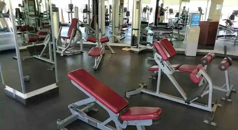 Newly renovated Gulf Studio With Gym beach pool Access