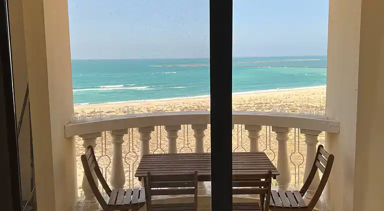 Newly renovated Gulf Studio With Gym beach pool Access