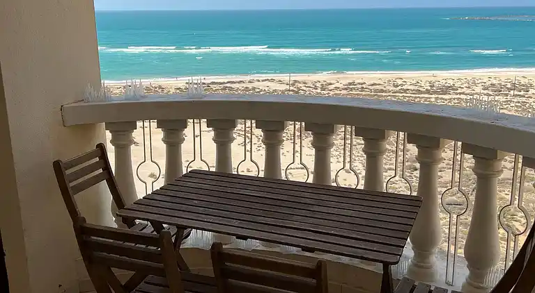Newly renovated Gulf Studio With Gym beach pool Access