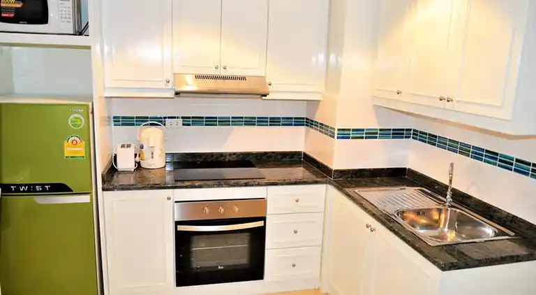 Jomtien Beach Condominium A2 mit stilvoller Küche im