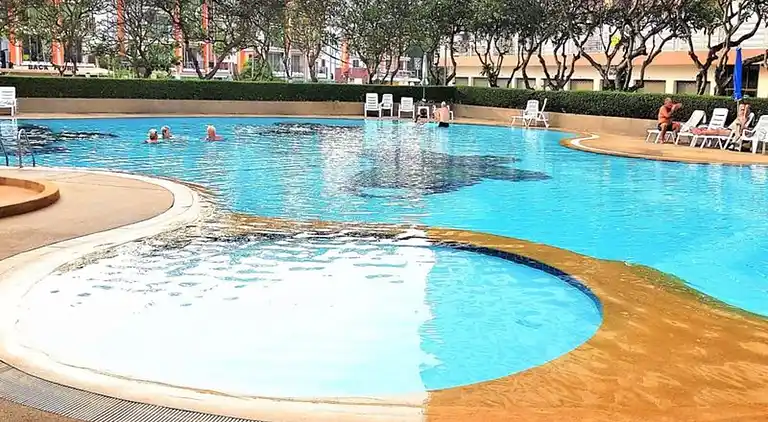 Jomtien Beach Condominium A2 mit stilvoller Küche im