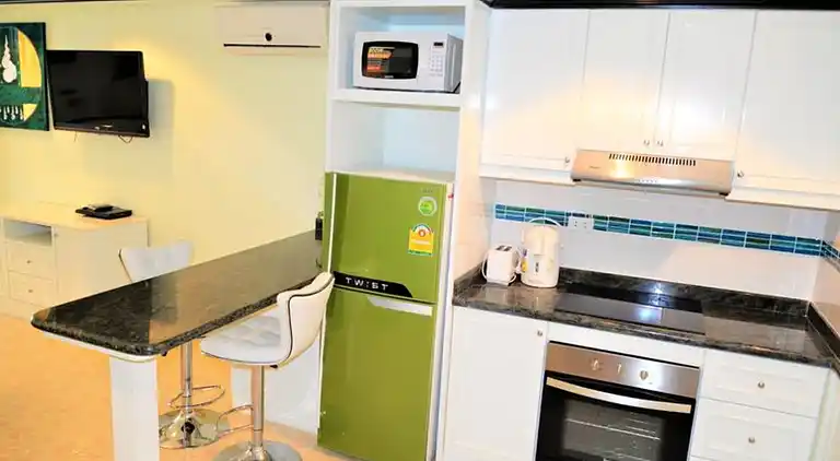 Jomtien Beach Condominium A2 mit stilvoller Küche im