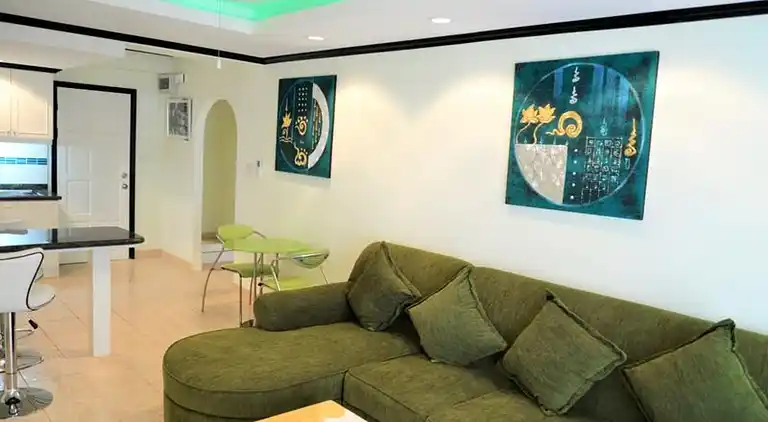 Jomtien Beach Condominium A2 mit stilvoller Küche im