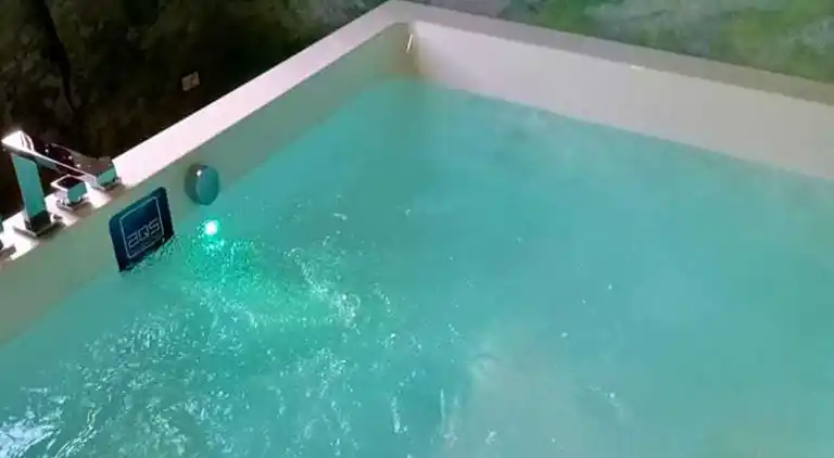 Unterkunft mit Seeblick mit Whirlpool