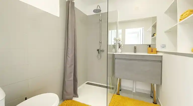 Villa low air-conditioned private lagoon pool and garden