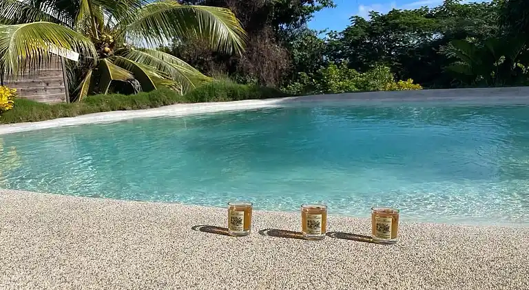 Villa low air-conditioned private lagoon pool and garden