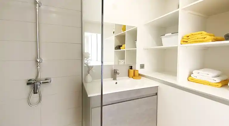 Villa low air-conditioned private lagoon pool and garden