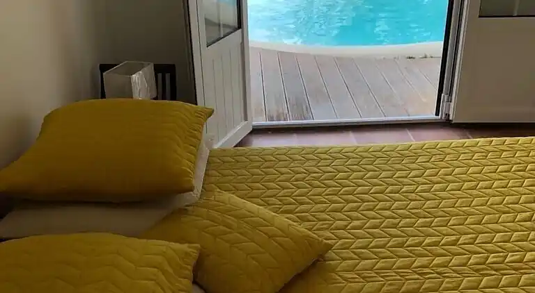 Villa low air-conditioned private lagoon pool and garden