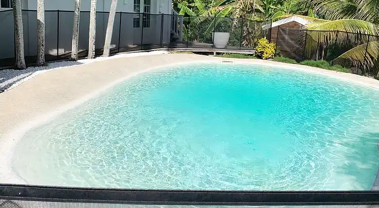 Villa low air-conditioned private lagoon pool and garden