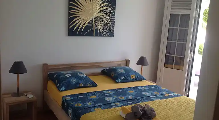 Villa low air-conditioned private lagoon pool and garden