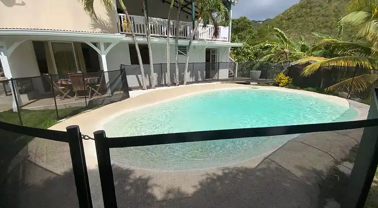 Villa low air-conditioned private lagoon pool and garden