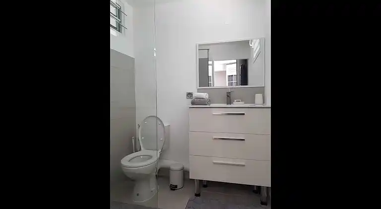 Villa low air-conditioned private lagoon pool and garden