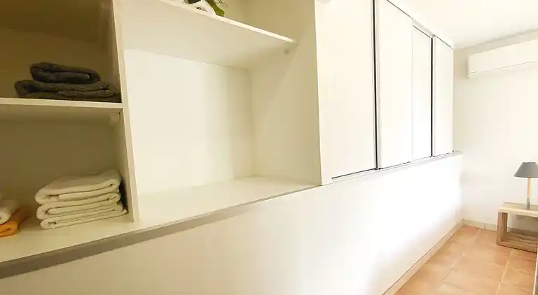 Villa low air-conditioned private lagoon pool and garden