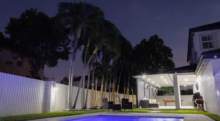 Miami Getaway: Beheiztes Poolhaus und Billardtisch-Villa