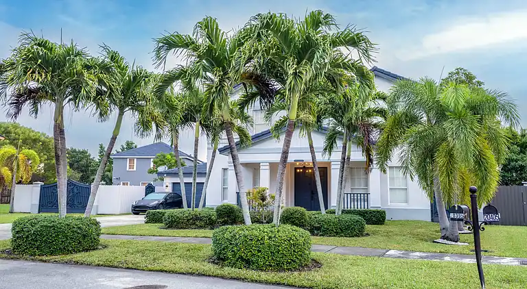 Miami Getaway: Beheiztes Poolhaus und Billardtisch-Villa